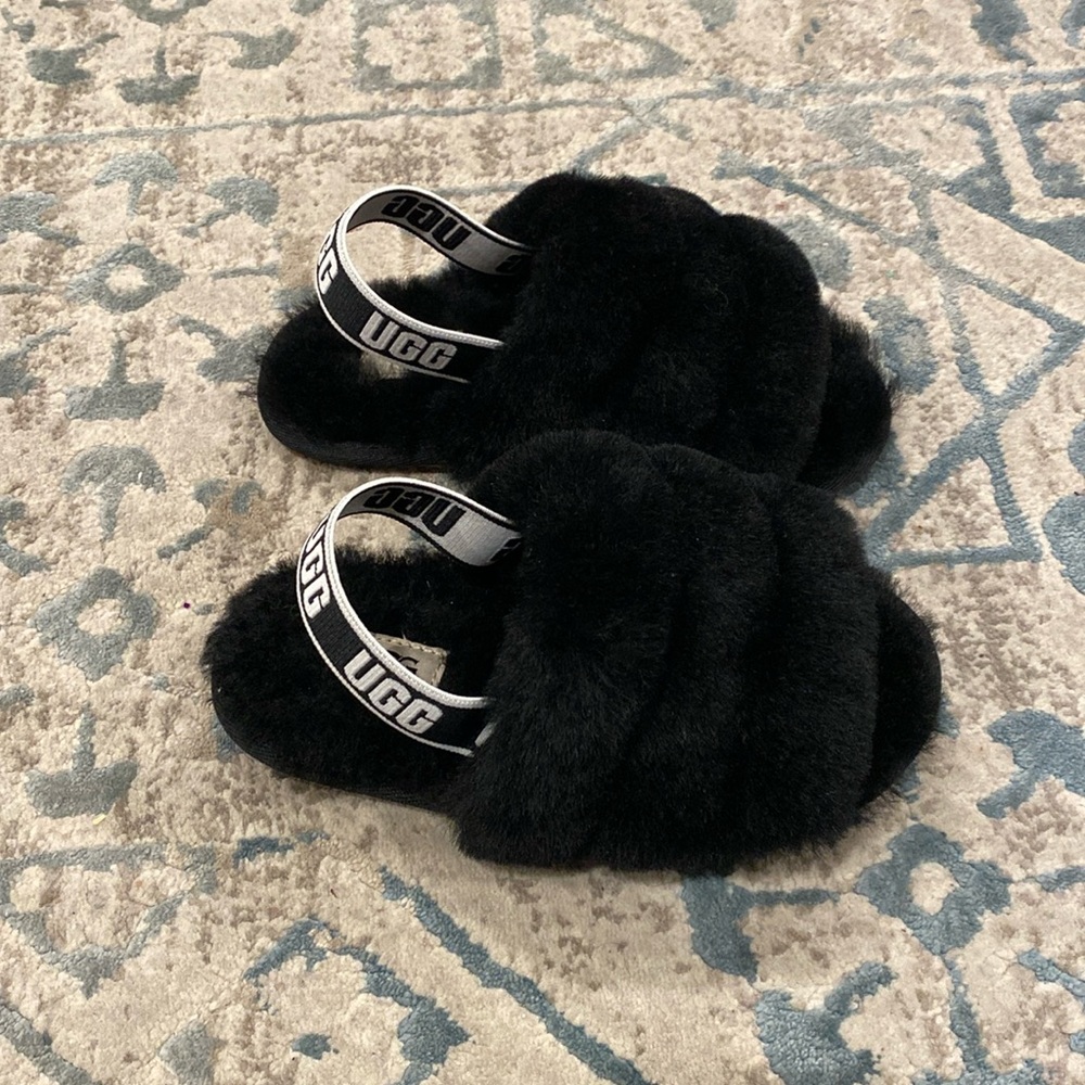 Black Ugg Slipper